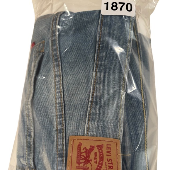 Levi Strauss & Co Boyfriend Jeans Women's Size 33‎ Distressed Light Wash Denim - Picture 10 of 10